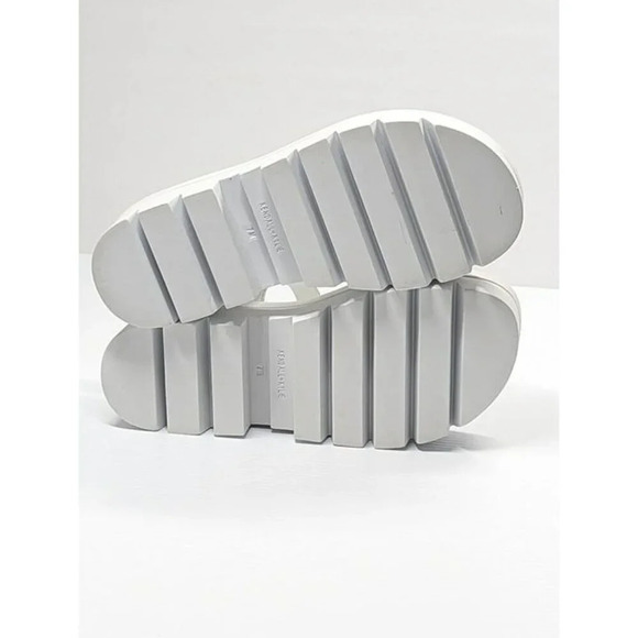 Kendall + Kylie Women's White Treaded Wave Leather Sandals Size 7 M (MSRP $125) - Picture 9 of 10